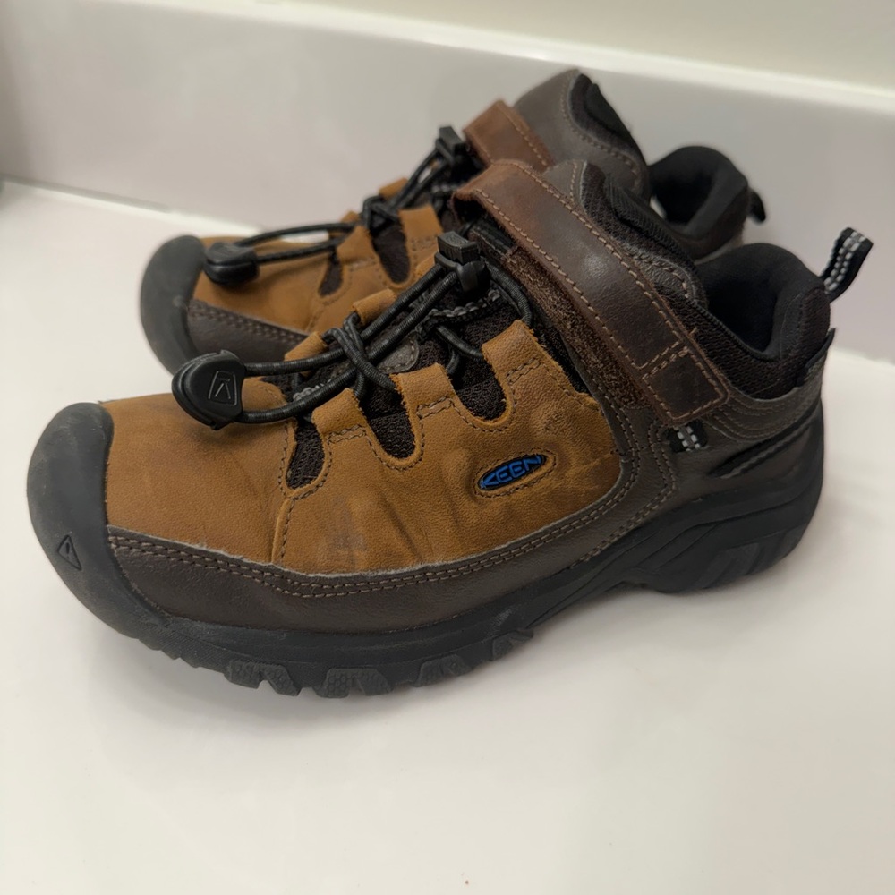 KEEN Targhee Low Waterproof Hiking Shoe Coffee Bean/Bison- Little Boy Size 13
